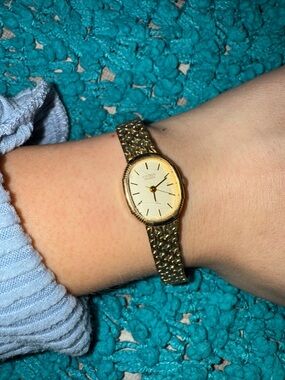 Vintage Citizen quartz women's wrist watch gold